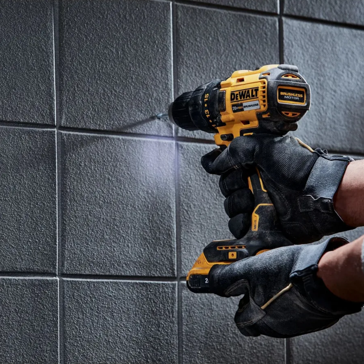 Parafusadeira / Furadeira Impacto De 1/2" (13mm) ( Sem Carregador Sem Bateria ) 20v 340W Max Li-Ion Brushless- DeWalt
